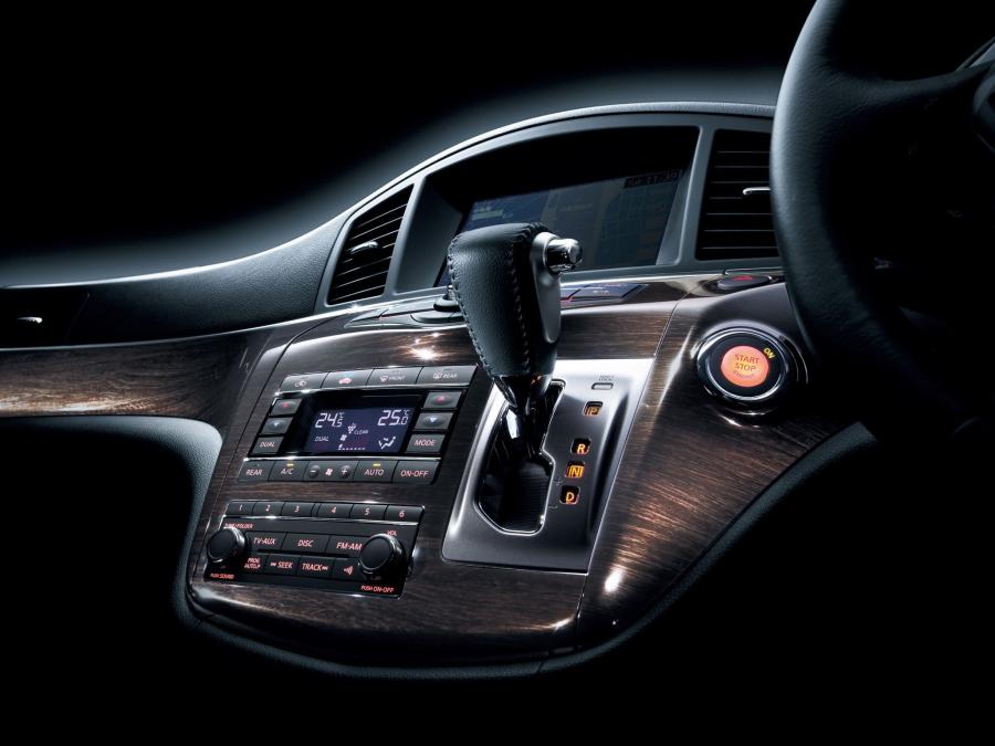  Nissan Elgrand Highway Star 2010 года  (фото 4 из 8)